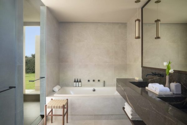 Salle de bain en photo d'une des chambres de l'hôtel Fairmont en Espagne