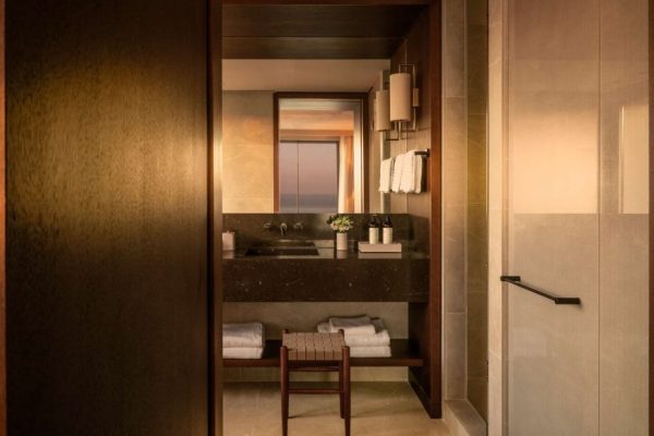 Salle de bain merveilleuse de la chambre à Fairmont